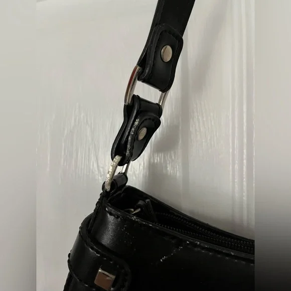 Black Guess Purse - Picture 8 of 8